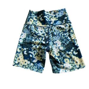 AERIE OFFLINE Goals 3D 7" Bike Short Blue Floral Pattern Path Sz M EUC